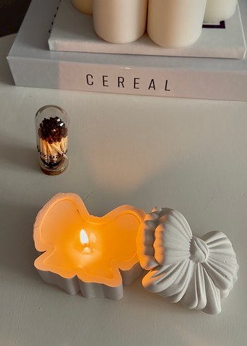 Beyaz fiyonk kapaklı kutu mum - Görsel 2