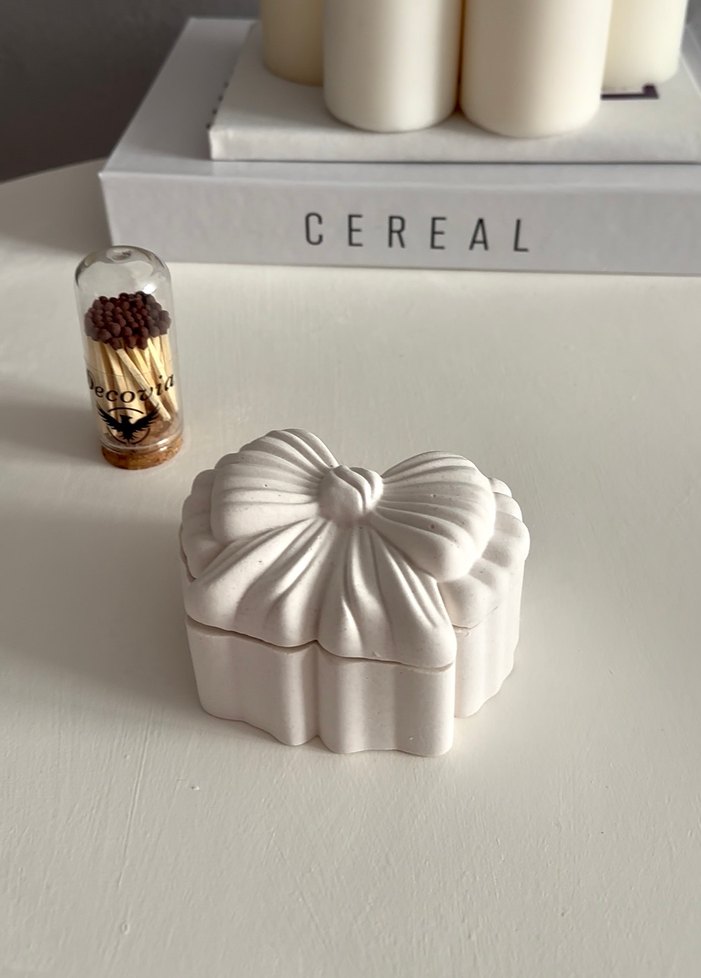Beyaz fiyonk kapaklı kutu mum - Görsel 3