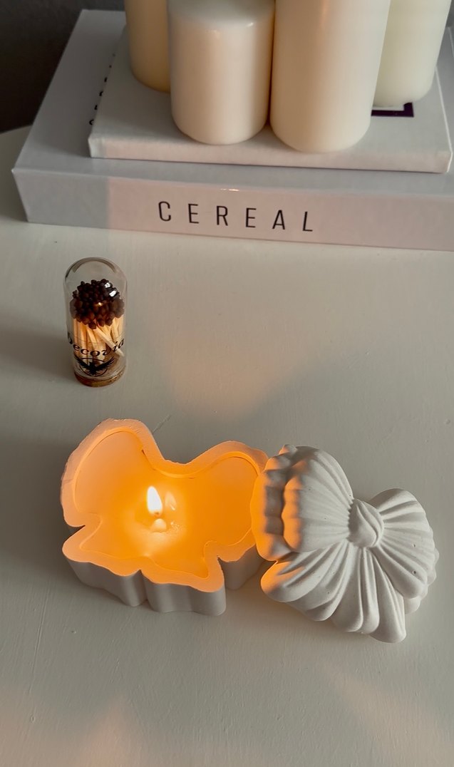 Beyaz fiyonk kapaklı kutu mum - Görsel 2