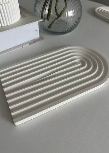 Gri Beyaz Minimalist Merdiven Platformu
