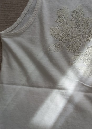 Colins Nakışlı Dantel Detaylı Beyaz Kolsuz Bluz - Görsel 4