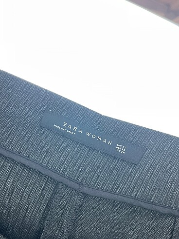 xs Beden gri Renk Zara Kumaş Pantolon %70 İndirimli.