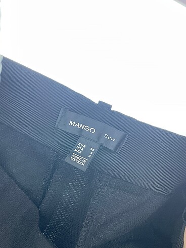 36 Beden siyah Renk Mango Kumaş Pantolon %70 İndirimli.