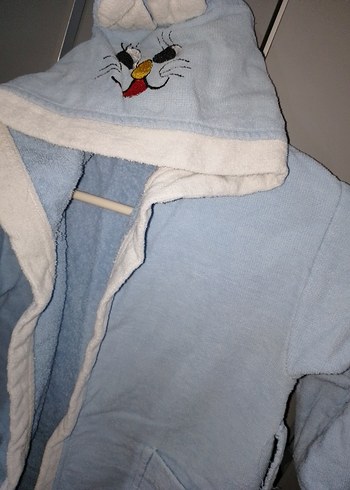 Kapüşonlu Erkek Çocuk Bornoz Gri Nakışlı - Görsel 2