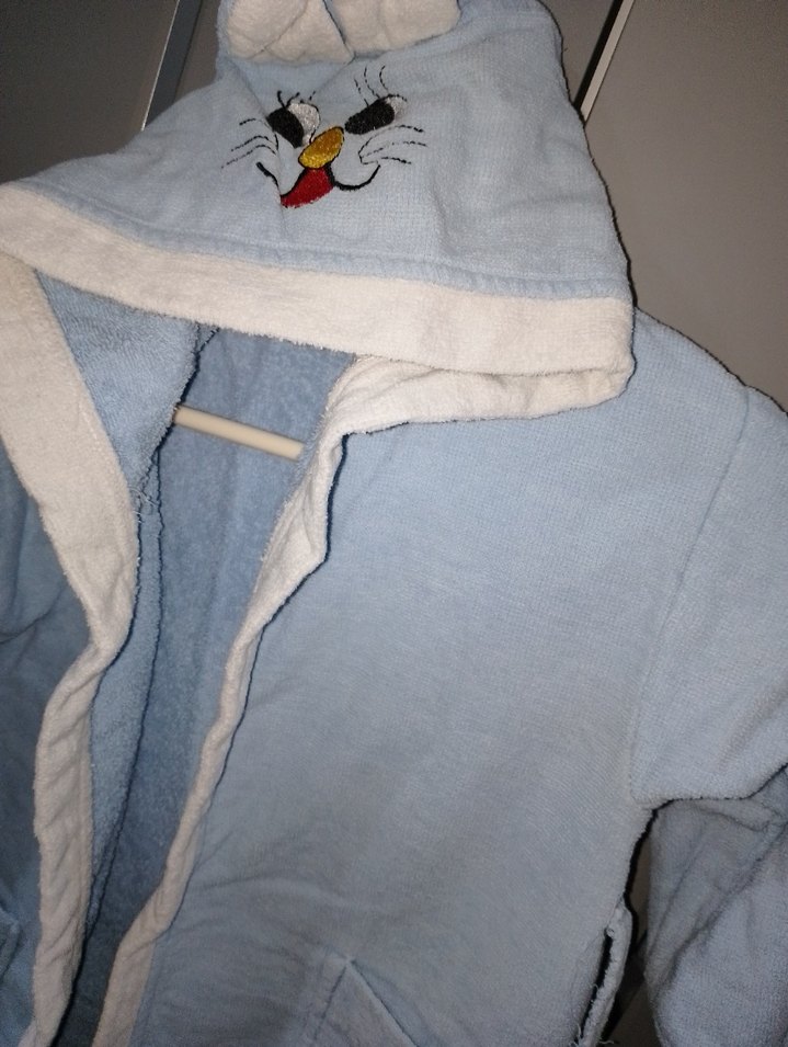 Kapüşonlu Erkek Çocuk Bornoz Gri Nakışlı - Görsel 2