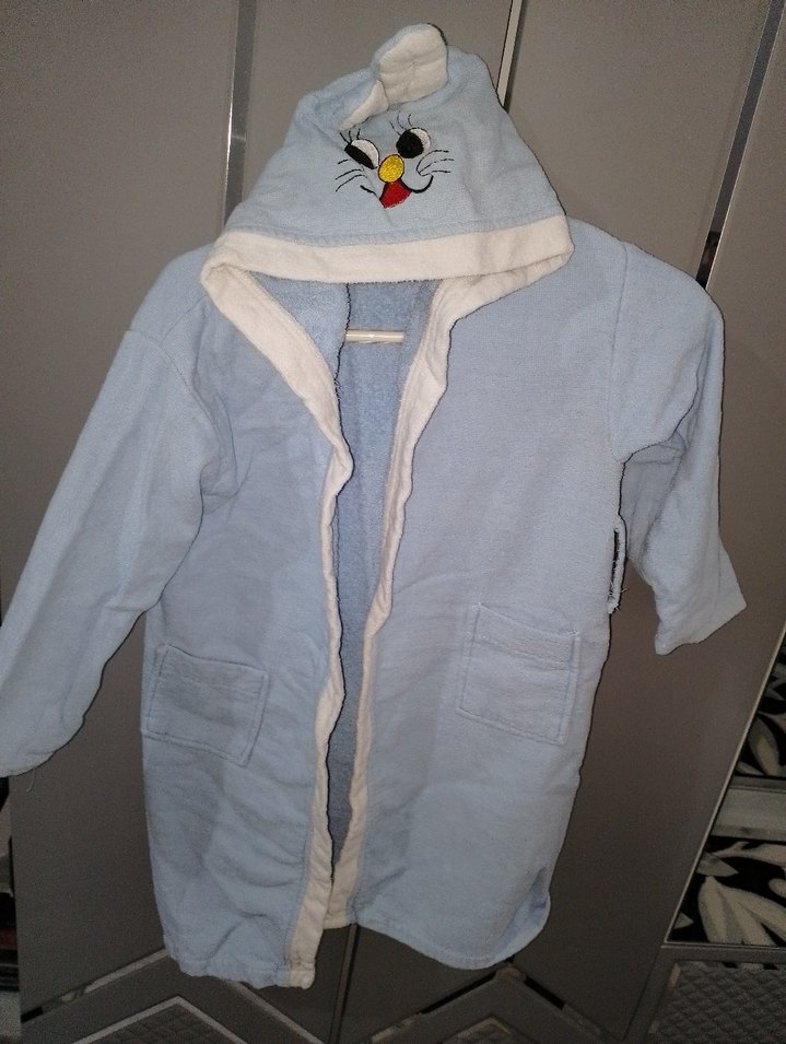 Kapüşonlu Erkek Çocuk Bornoz Gri Nakışlı - Görsel 3