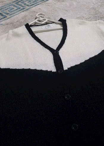 V Yaka Siyah Beyaz Örgü çocuk Hırka - Görsel 2