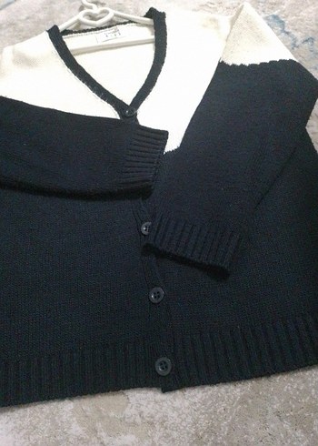 V Yaka Siyah Beyaz Örgü çocuk Hırka - Görsel 3