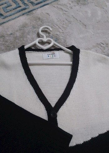 V Yaka Siyah Beyaz Örgü çocuk Hırka - Görsel 5