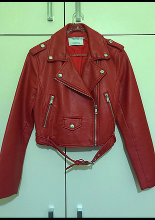 Bershka marka xs beden kırmızı deri ceket