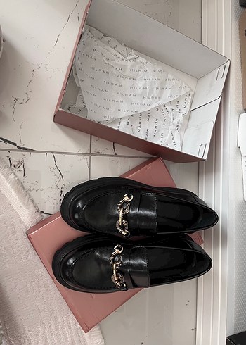 Siyah Deri Tokalı Blok Topuklu Kadın Loafer
