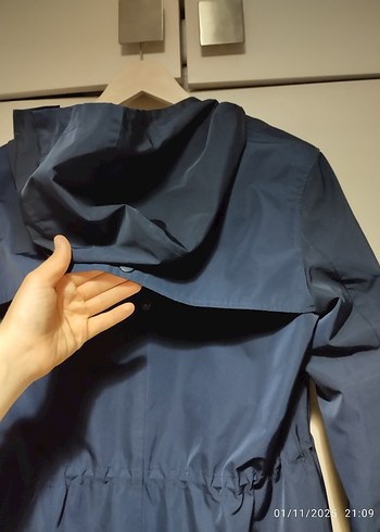 Düğmeli Lacivert Midi Yağmurluk - Görsel 3