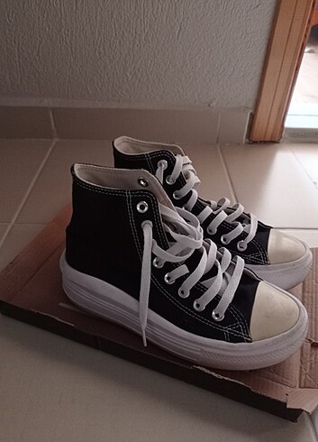 Siyah Tabanlı Converse 