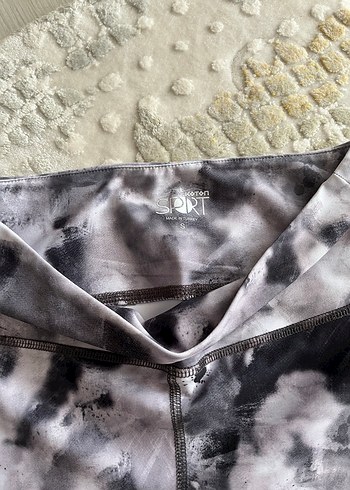 Gri Batik Desenli Kadın Tayt - Görsel 3