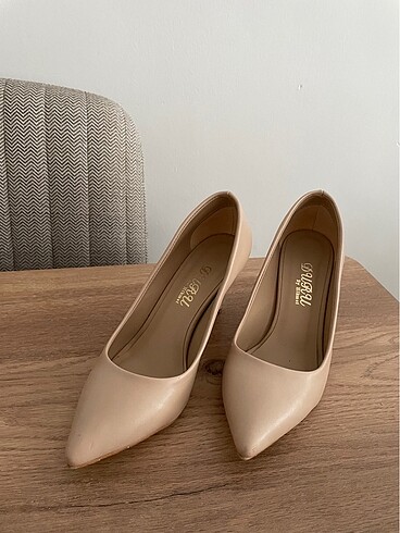 Bej rengi stiletto
