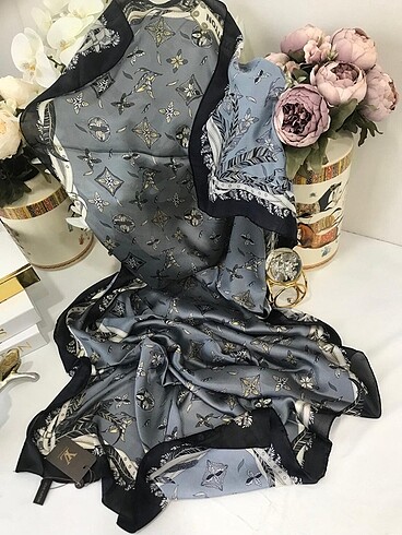 Louis Vuitton LV DESELİ İPEK ŞAL