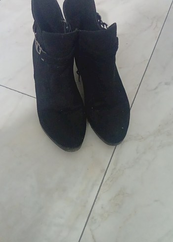 Siyah Yılan Desenli Süet Tokalı Kadın Bot - Görsel 2