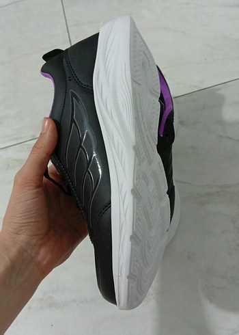 Mor Detaylı Siyah Kadın Spor Ayakkabı - Görsel 4