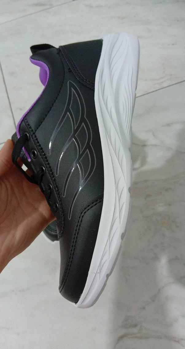 Mor Detaylı Siyah Kadın Spor Ayakkabı - Görsel 3
