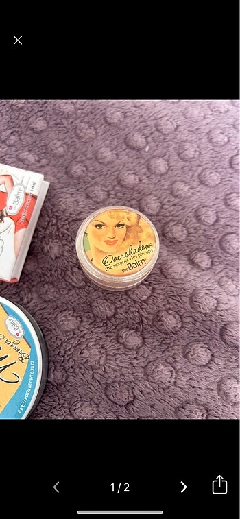 The balm highlighter gold