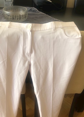Beyaz Düğmeli Kadın Kumaş Pantolon