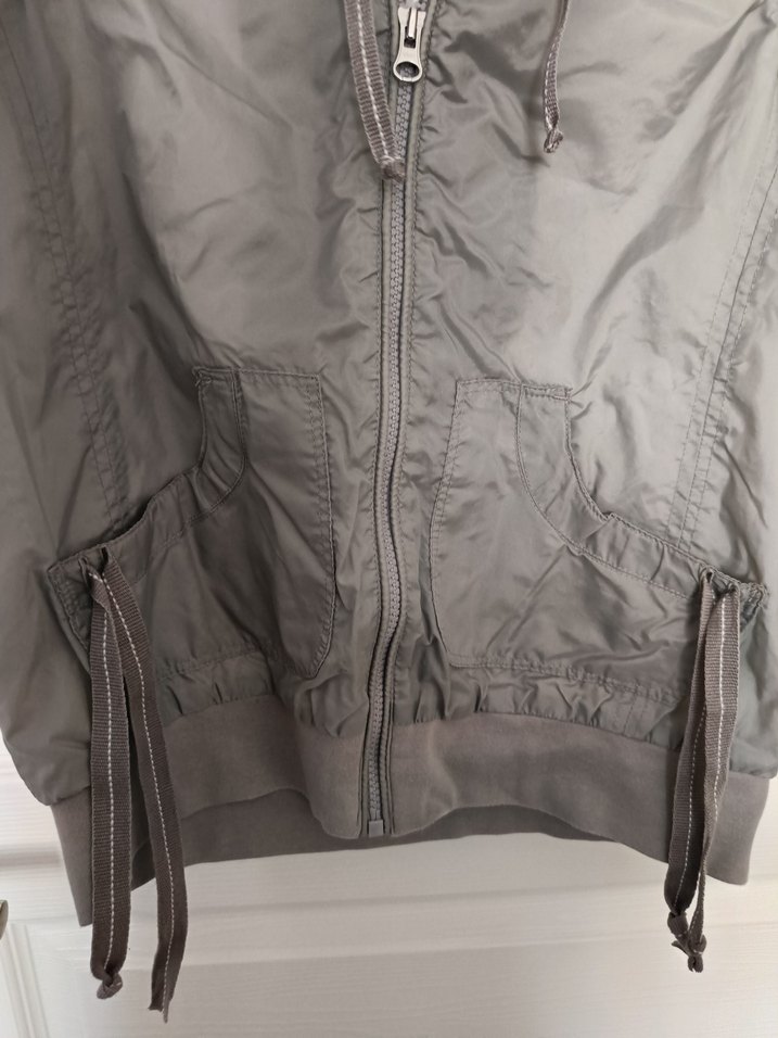 Gri Kapüşonlu Fermuarlı Kadın Spor Yelek - Görsel 2