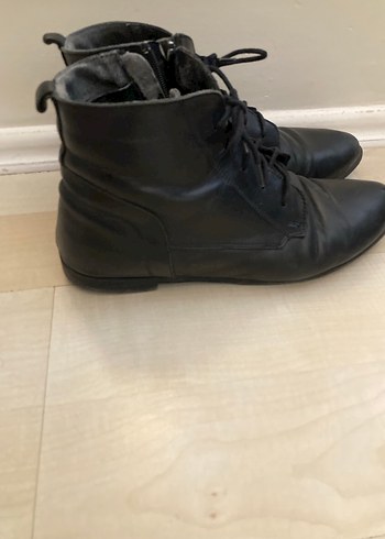 Siyah Deri Kadın Bot - Görsel 3