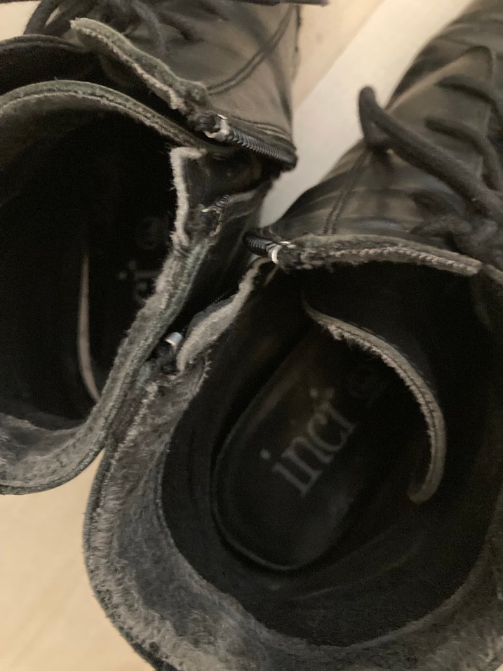 Siyah Deri Kadın Bot - Görsel 2