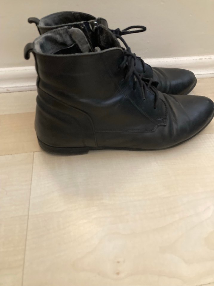 Siyah Deri Kadın Bot - Görsel 3