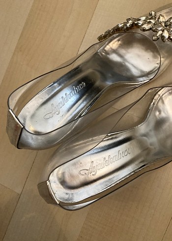 Beyaz Parlak İşlemeli Stiletto Topuklu Kadın Ayakkabı - Görsel 2