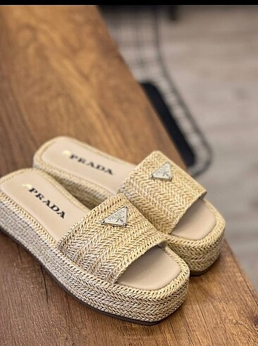 PRADA MARKA HASIR KADIN TERLİK
