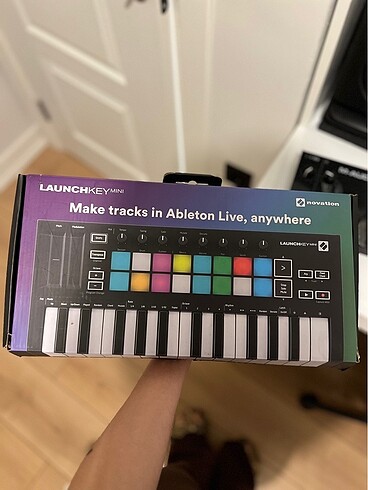 Novation Launchkey Mini MK3 Midi Klavye - Görsel 4
