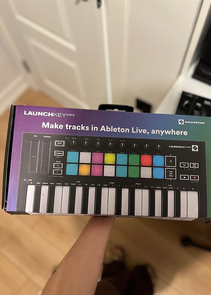 Novation Launchkey Mini MK3 Midi Klavye - Görsel 4
