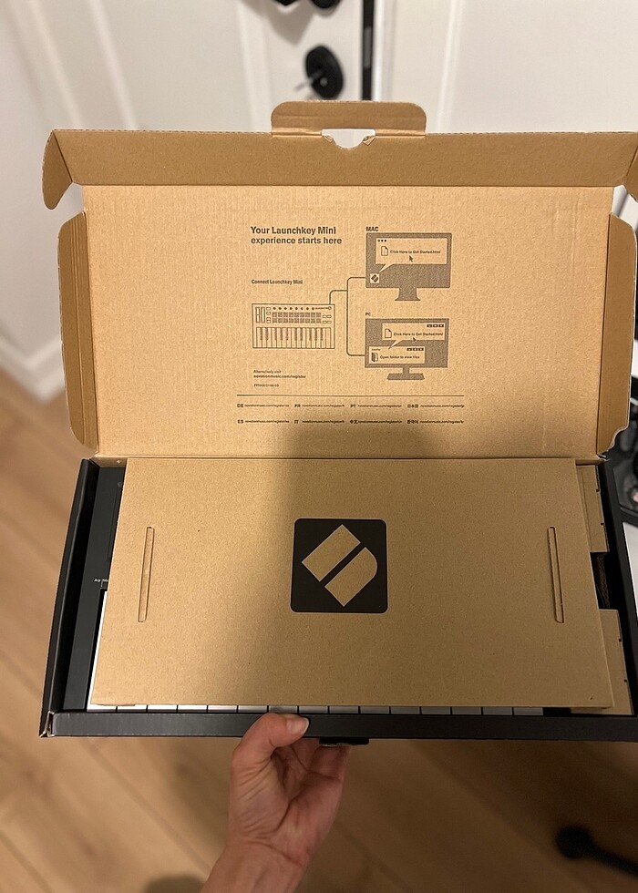 Novation Launchkey Mini MK3 Midi Klavye - Görsel 5