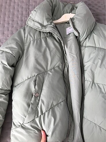 xs Beden yeşil Renk Bershka mont