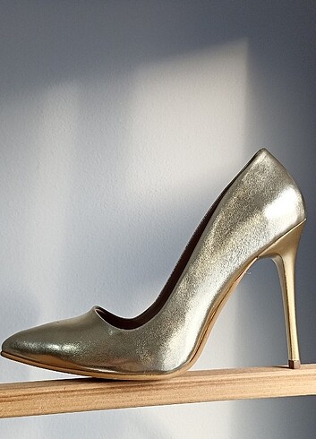 Gold topuklu