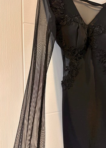 Uzun Kollu Siyah Dantel İşlemeli Gotik Elbise - Görsel 3