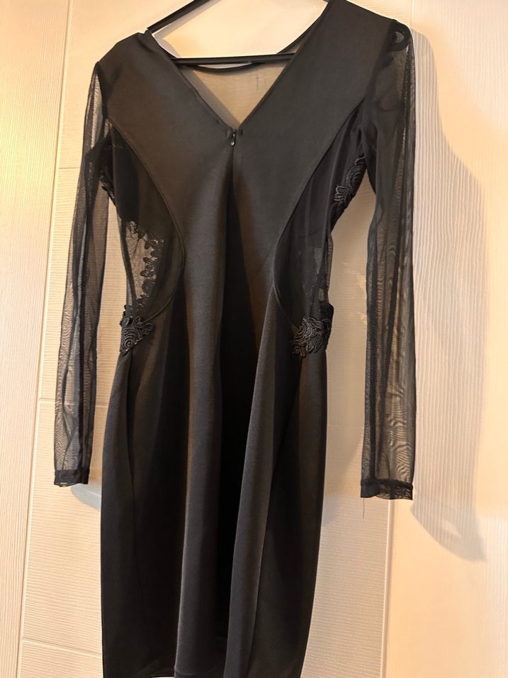 Uzun Kollu Siyah Dantel İşlemeli Gotik Elbise - Görsel 4