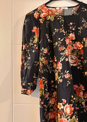 Çiçek Desenli V Yaka midi boy - Görsel 3