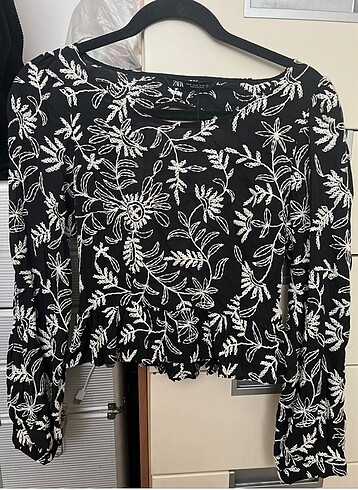 Zara desenli sırtı açık bluz