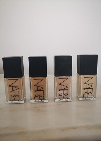 NARS Light Reflecting Fondöten L4 Deuville