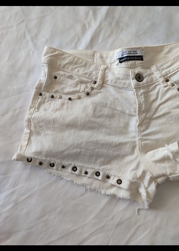 Bershka zımbalı şort - Görsel 2