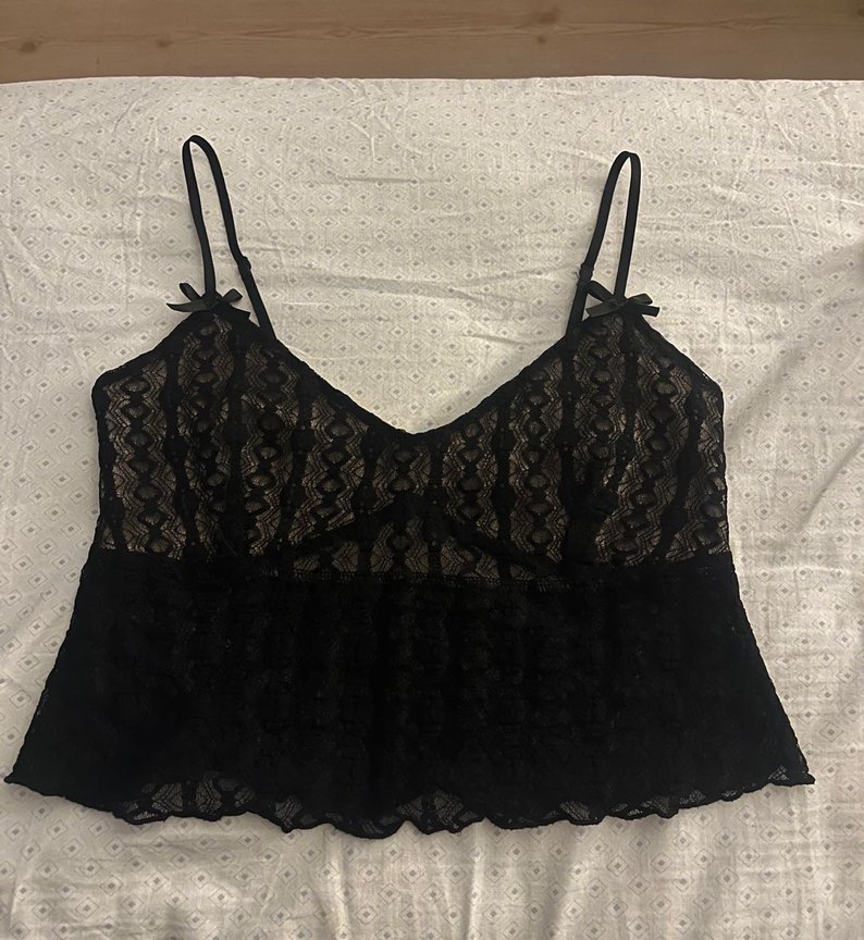 forever 21 Dantel Crop Top — görsel 2/4