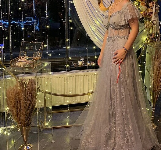 Nişan elbisesi