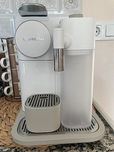 NESPRESSO GRAN LATTISSIMA F541