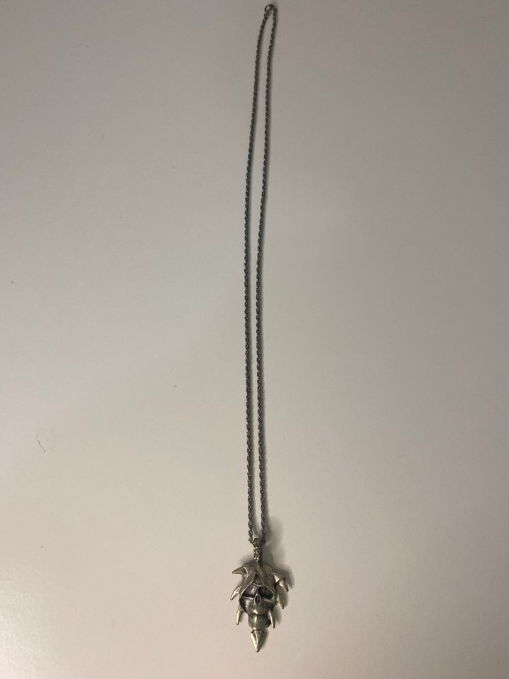 Gri Zincir Detaylı Yılan Desenli Gotik Kolye - Görsel 2