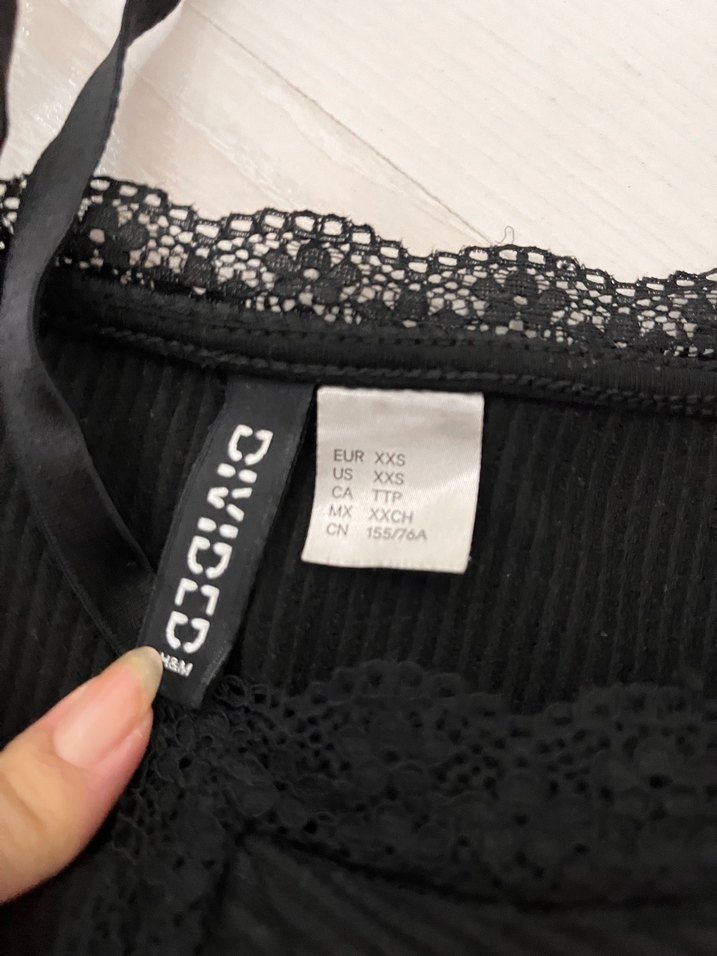 Dantel Detaylı Siyah V Yaka Mini Elbise - Görsel 2