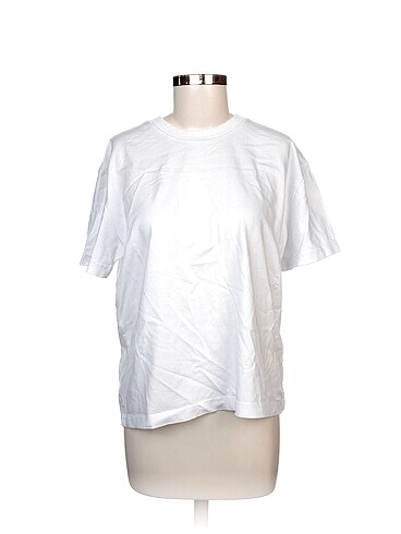 Dilvin T-shirt %70 İndirimli.