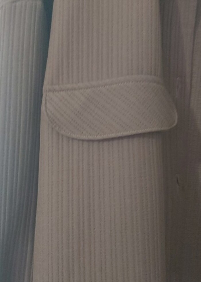 Kahverengi düğmeli gömlek  - Görsel 2