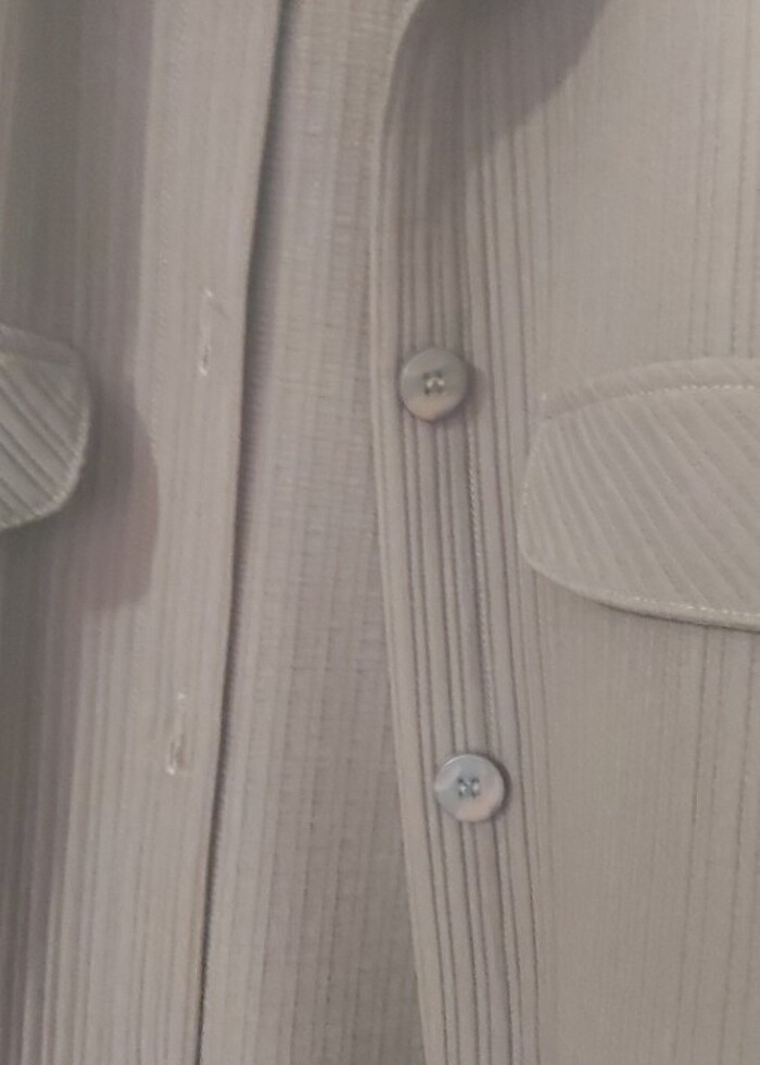 Kahverengi düğmeli gömlek  - Görsel 3